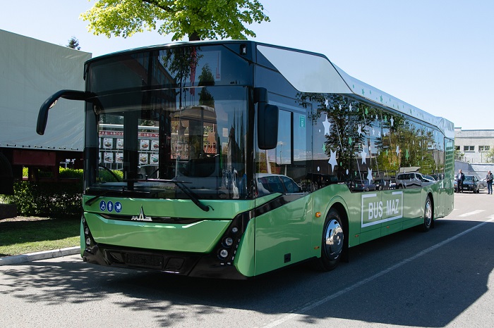Низкопольный автобус третьего поколения 303 266